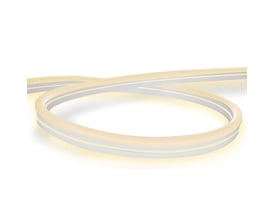 Fleksibel LEDlife Neon Flex LED-strip i varm hvid, der bøjer sig i en cirkel på en neutral baggrund.