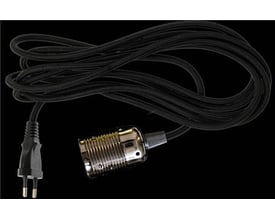 DANLAMP stofledning med sort kabel og kromfarvet E27-metalfatning, vist i løkker med stikenden synlig.