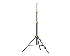 Scangrip TRIPOD EX-stativ i sort med gule justeringsgreb og tre ben, justerbart fra 1,35 til 3 meter.