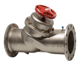 IMI 400 Staf-SG manuel balanceringsventil i støbejern med flanger og et rødt betjeningshjul på hvid baggrund.