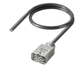 Weidmüller-kabel til overførsel af elektrisk energi med sort ledning, synlige ledere og metalstik.