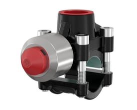 Detaljeret billede af Flamco T-Plus anboringstee med synlige bolte og støbejernskonstruktion, viser den sorte coatede overflade og 3/4" tilslutning.