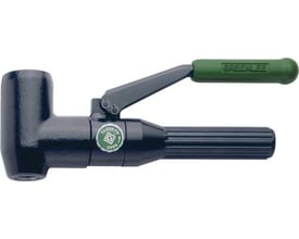 Klauke Quick Draw 90™ hydraulisk stansemaskine i sort metal med grønt håndtag og betjeningsindikator.