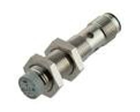 Carlo Gavazzi induktivaftaster ICB12S30N08M1IO med M12-gevind, 8 mm rækkevidde og cylindrisk hus i rustfrit stål.