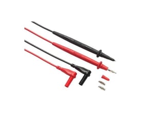 Nærbillede af Fluke TL76 testledningssæt, der viser de røde og sorte silikonetestledninger med retvinklede bananstik og aftagelige lanternespidser.