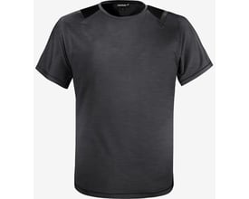 Kansas T-shirt GRK 129825 i mørkegrå med sorte detaljer på skuldrene og Fristads logo i nakken, fremstillet af genanvendt polyester.