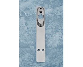 Smal langskilt fra Assa Abloy, model H12, med aflang sølvfarvet plade og åbning til låsecylinder.