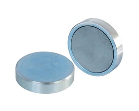 Flad, sølvfarvet ECLIPSE-pottemagnet på 10 mm med to magneter vist liggende og stående.