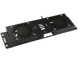 Sort Lanview-ventilatormodul RAF113BL med to ventilatorer og on/off-kontakt, set skråt ovenfra.