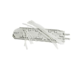 CommScope FOSC-400 fiberkassette til 24 splidsninger, viser kassetten med mange hvide kabelbindere på en hvid baggrund.