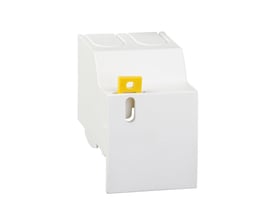 Sidebillede af Schneider Electric A9A26976 klemme/kabel afdækning, der viser den hvide montering med en gul markeringsflip.