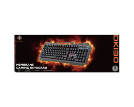 Trykt emballagegrafik med Deltaco DK130 gamingtastatur med regnbuebelysning vist skråt.