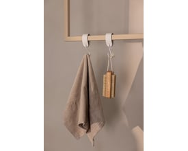 Metallbude Tensi håndklædeholder i cremefarvet med en firkantet ramme, hvorpå der hænger et håndklæde og en børste.