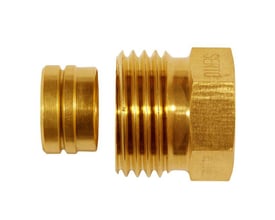 Messingnippel med udvendigt gevind fra SERTO, størrelse 15 mm x 1/2".