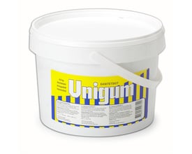 Unipak Unigum sanitetskit, 4,5 kg, vist fra en vinkel, der fremhæver den gule og blå stribede etikette.