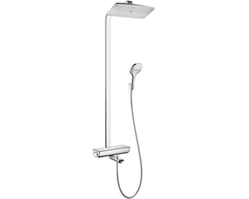 Detaljeret billede af Hansgrohe RD Select Showerpipe 360 brusesystem i blank krom, der fremhæver termostat, håndbruser og tilslutning.