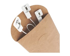 Nærbillede af Nanoleaf Shapes Hexagons fleksible linkers, der viser de hvide forbindelseselementer og kabler.