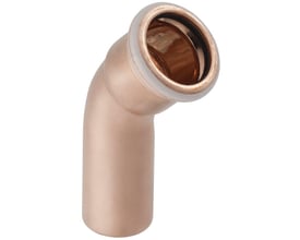 Detalje af Geberit Mapress 15mm kobberbøjning, der viser den glatte overflade og indvendige kobberfinish.