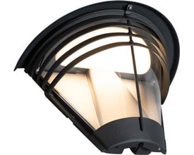 Hide-a-lite Pave Top Deco IV vægarmatur med sort buet skærm og klart glas, set skråt forfra med lyset tændt.