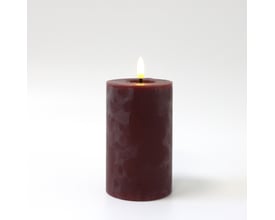 Bordeauxrødt LED-bloklys med flammeeffekt, 12,5 cm højt, placeret på en hvid baggrund.