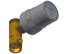 Nærbillede af Metro Therm trykudligner mærket serie 525, Pmax 10 bar og Tmax 90°C, med et T-stykke i messing.