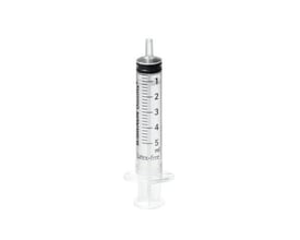 Engangssprøjte på 10 ml fra B. Braun Omnifix, der viser tydelige milliliter-markeringer op til 5 ml og angivelse af 'latex-free'.