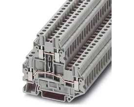 Phoenix Contact Etageklemme UTTB 4 med 4mm² ledningsevne og skruetilslutning, grå, med interne broledere synlige.