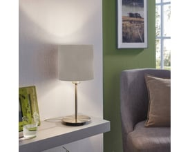 Eglo Pasteri bordlampe i taupe med en rund base og en cylinderformet lampeskærm.