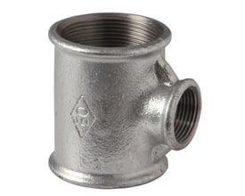 Galvaniseret t-stykke 3/4x1/2x3/4 tomme med indvendige gevind og varmgalvaniseret overflade.