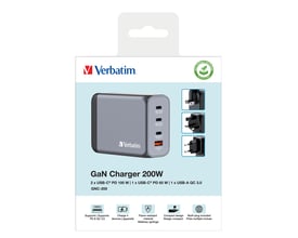 Verbatim GNC-200 GaN oplader 200W i sort, vist med emballage og forskellige stik.