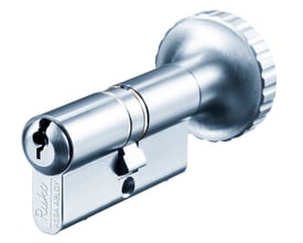Dobbelt profilcylinder RB1602 i rustfri udførelse med Assa Abloy-logo, nøgleåbning og drejeknap.