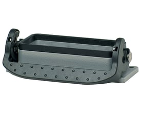 Procon Multistik Chassishus B16 28mm i pulverlakeret aluminium med høj, langsgående låsebøjle i sort plast.