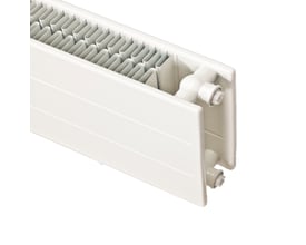 Hudevad LK konvektor H210 T22/3-20 i RAL9016 hvid, 2800mm længde, viser tilslutninger og lameller.