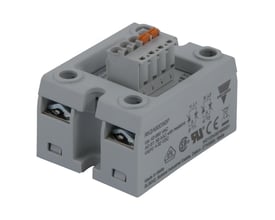 2-polet solid state-relæ fra Carlo Gavazzi med terminalblok øverst, set skråt forfra.