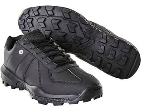 Mascot sneakers i sort, model 946, vist med snørebånd og en gummiydersål med kraftigt mønster for godt greb.