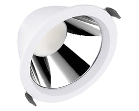 Hvidt LEDVANCE Comfort HE LED-downlight-armatur med rund, spejlblank reflektor og diffusor.