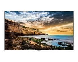 Samsung QE55T UHD-skærm på 55 tommer med sort ramme viser en kyst med klipper, hav og farverig himmel.