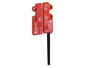 Schneider Electric magnetaftaster mini XCSDMC59110 med LED i rød, kodet NO+NC model med sort kabel.