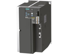 Siemens SINAMICS V90 frekvensomformer med Profinet interface, 3 AC 400V, 3.5kW og et digitalt display på fronten.