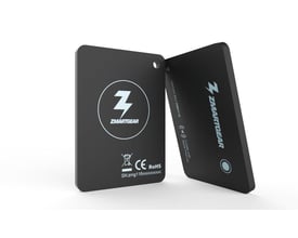 To Zmartgear FindMy Tracker Mini-Cards i sort, arrangeret for at vise front og bagside med produktinformation.