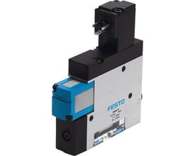Festo Vacuum generator VADM-95 i aluminium og sort plast med blå detaljer, vist på hvid baggrund.