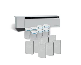 Komplet Pettinaroli Alpha Premium trådløst gulvvarmesystem pakke med 10-kreds styreboks, 7 rumtermostater og 7 telestater arrangeret på hvid baggrund.