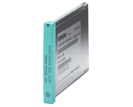 Siemens SIMATIC S7 memory card med 64MB MC SRAM, model 6ES7 952-1AY00-0AA0, fremstillet i Tyskland.