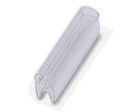 Detaljeret vinkel af Phoenix Contact PATG 2/15 skilteholder, der viser dens gennemsigtige materiale og fastgørelsesklemmer.