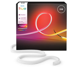 Philips Hue udendørs neon lightstrip på 5 meter, vist med rød glød og tilbehør på mørk baggrund.