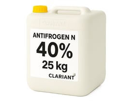 Clariants Antifrogen N-glykol i 40 % koncentration og 25 kg beholder, set skråt forfra med gult skruelåg.