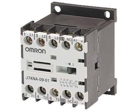 Omron J7KNA-09-01 kontaktor, 3-polet, med mærkning for 1 L1|3, 13|5, L2|5, L2|5, L3|21, NC A1 samt 2 T1|4, T2|6, T3|22, NC A2.