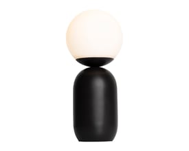 Nordlux Notti bordlampe i mat sort metal og hvid glas, vist isoleret på en hvid baggrund.