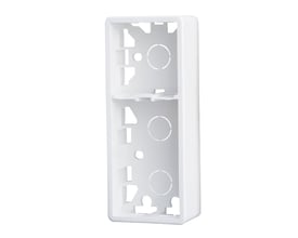 E-Line hvidt underlag til afbryder og stikkontakt, med mål 30 x 52 x 123 mm, fremstillet af halogenfri plast.