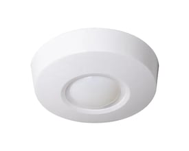 Den hvide, runde DT360 loftmonterede PIR/MW-sensor med en cirkulær detektionsflade ses forfra.